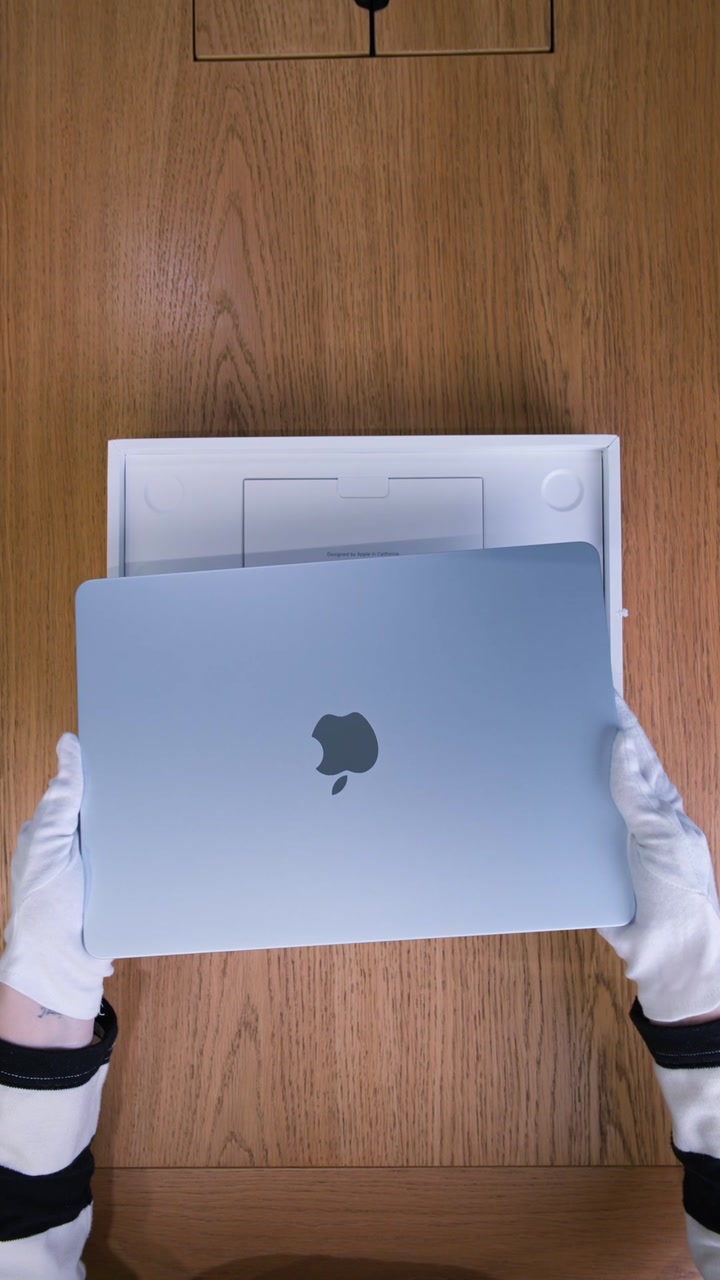 Apple MacBook Air 13 (2026) M5 Sky Blue