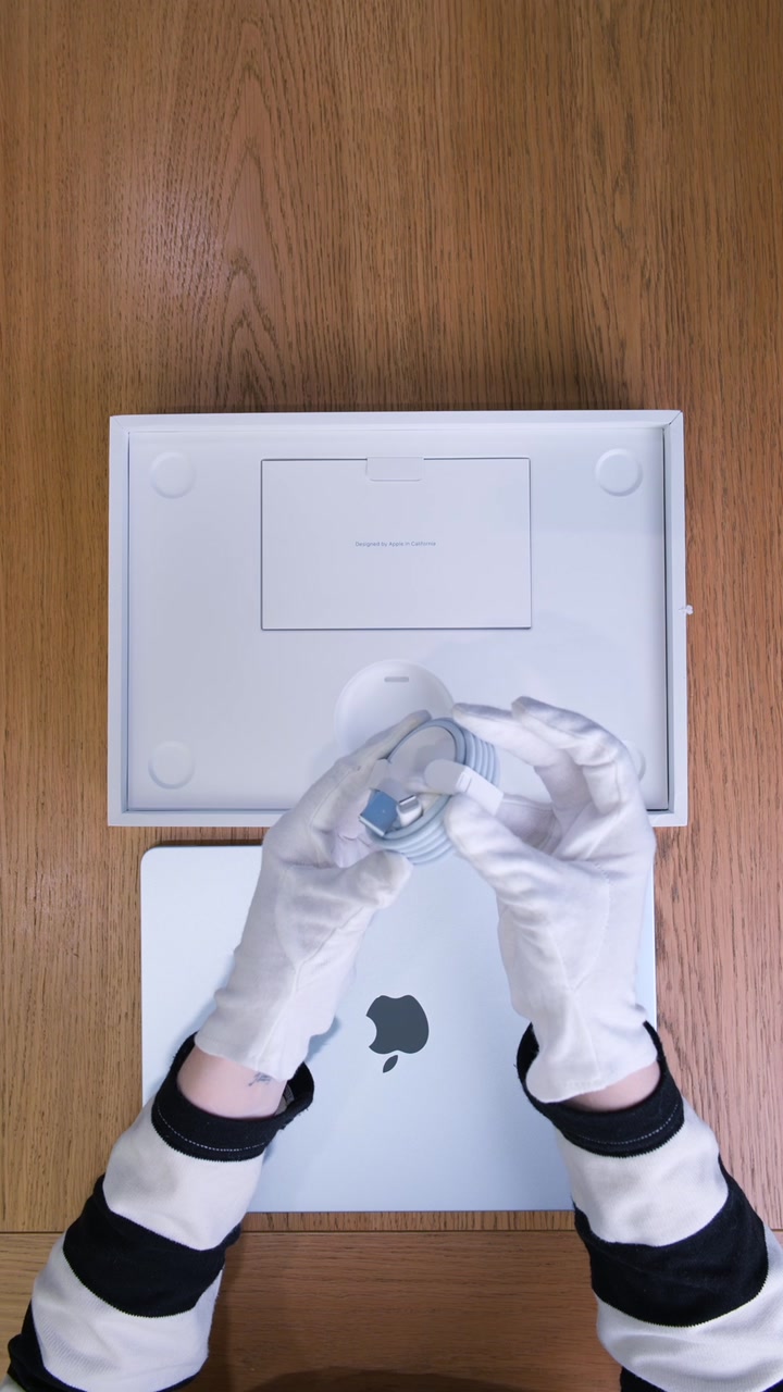 Apple MacBook Air 13 (2026) M5 Sky Blue
