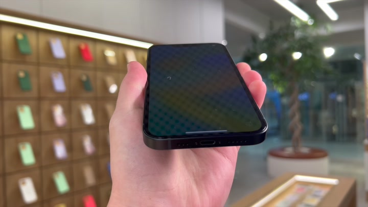 iPhone 14 Midnight