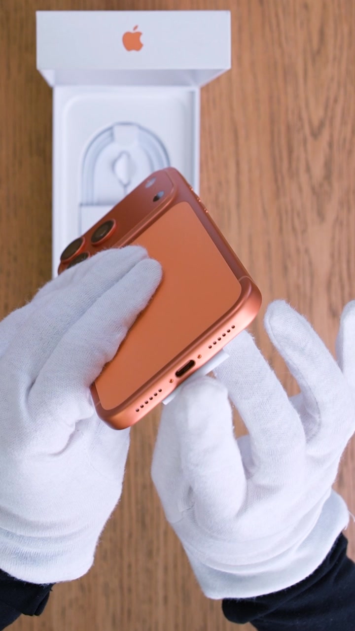 Apple iPhone 17 Pro Max Cosmic Orange (Оранжевый)
