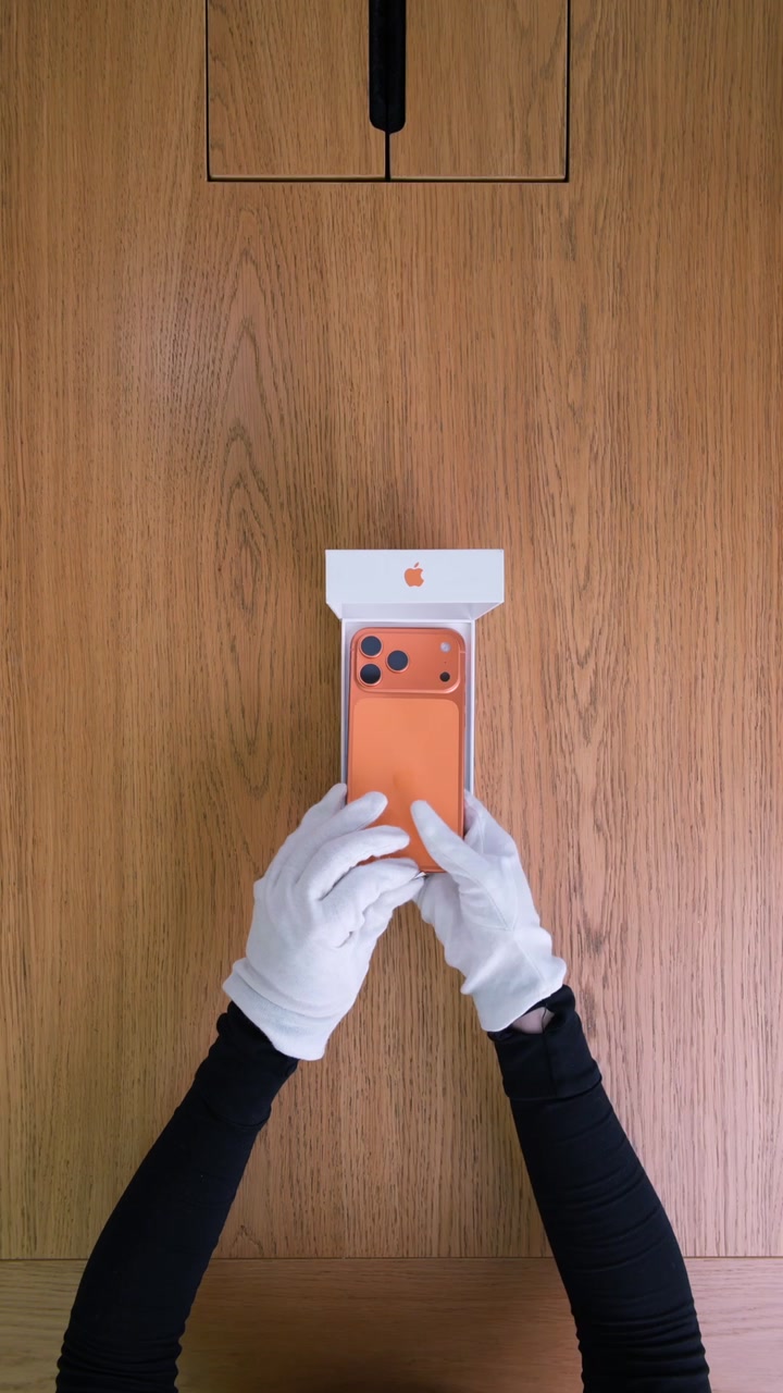 Apple iPhone 17 Pro Max Cosmic Orange (Оранжевый)