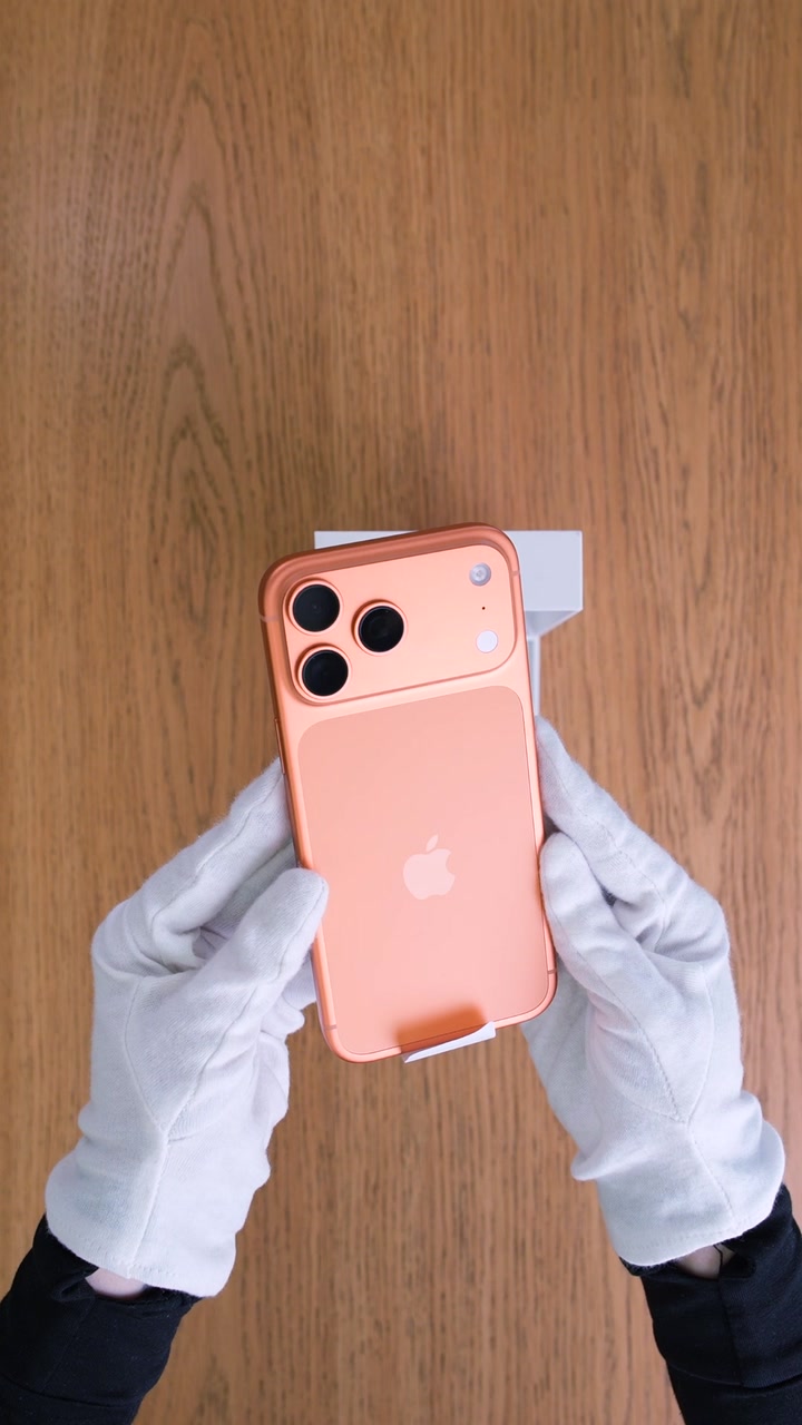 Apple iPhone 17 Pro Max Cosmic Orange (Оранжевый)