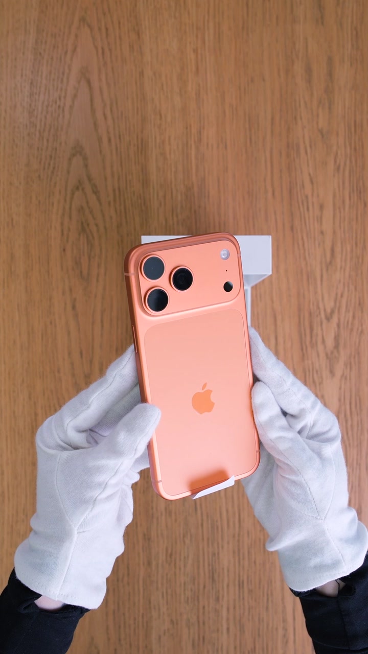 Apple iPhone 17 Pro Max Cosmic Orange (Оранжевый)