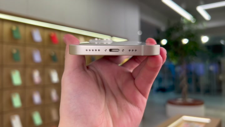 iPhone 14 Starlight