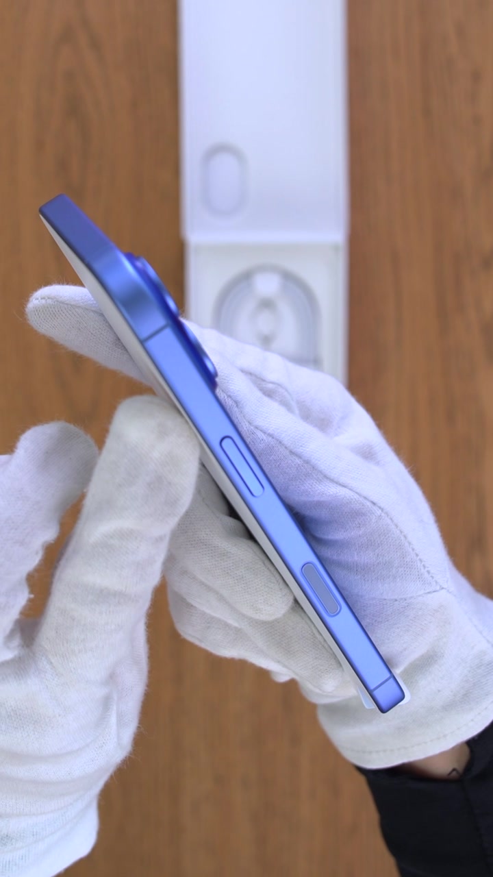 Apple iPhone 16 128Gb Ultramarine (Ультрамарин) Nano-sim + eSim