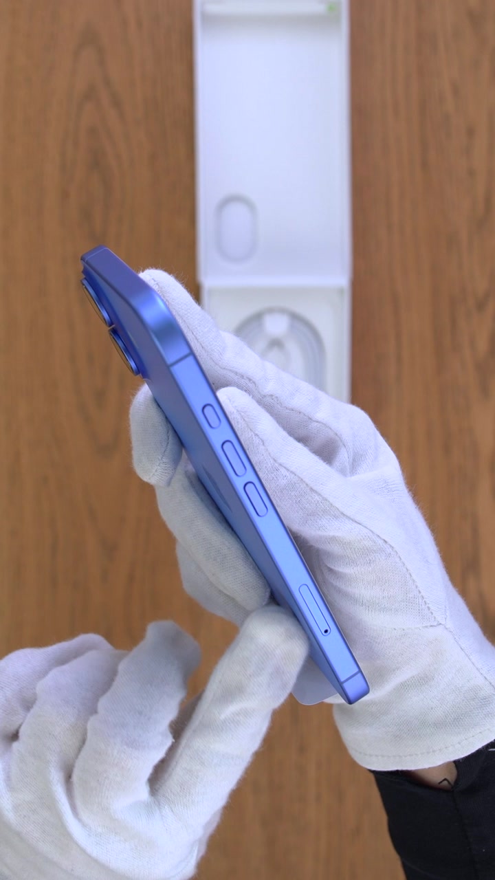 Apple iPhone 16 128Gb Ultramarine (Ультрамарин) Nano-sim + eSim