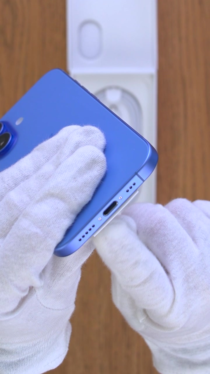 Apple iPhone 16 128Gb Ultramarine (Ультрамарин) Nano-sim + eSim