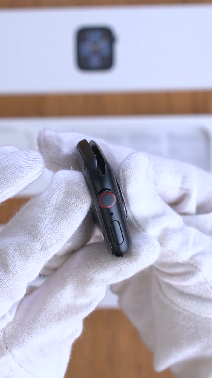 Apple Watch SE (2024) 44 мм Корпус из алюминия «Midnight» Спортивный ремешок S/M «Midnight»