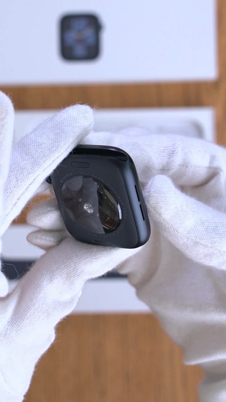 Apple Watch SE (2024) 44 мм Корпус из алюминия «Midnight» Спортивный ремешок S/M «Midnight»