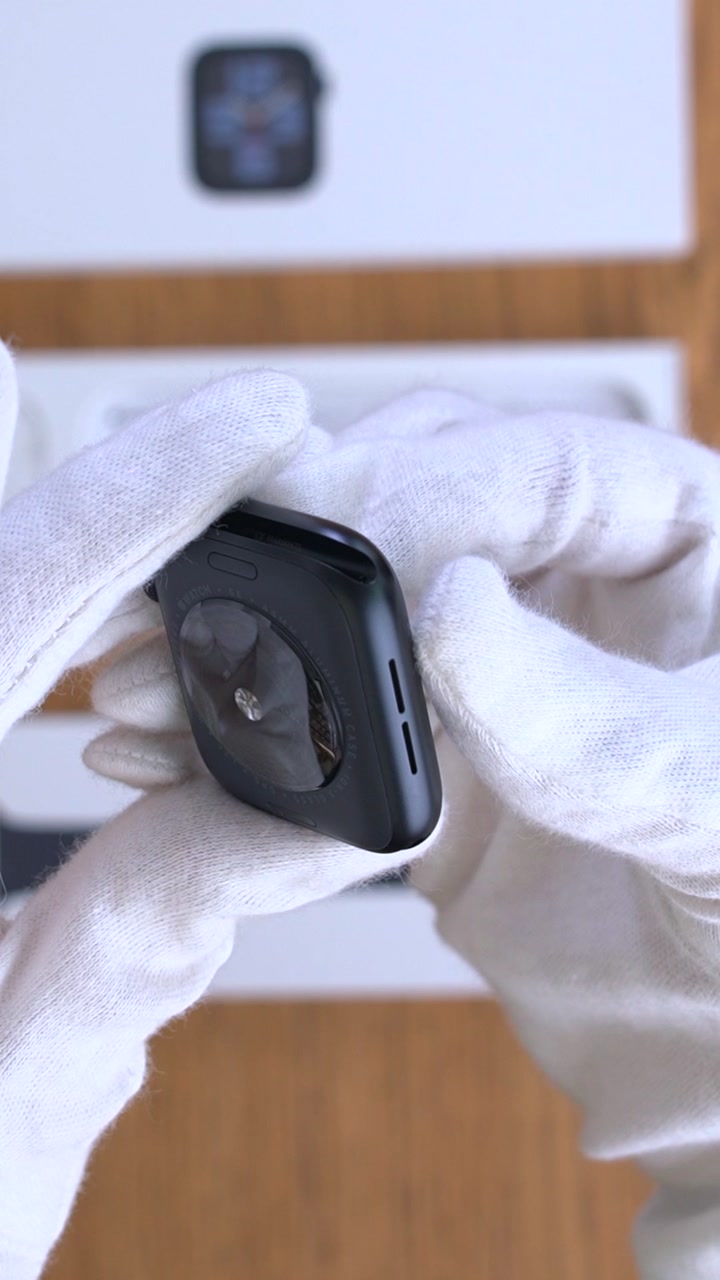 Apple Watch SE (2024) 44 мм Корпус из алюминия «Midnight» Спортивный ремешок S/M «Midnight»