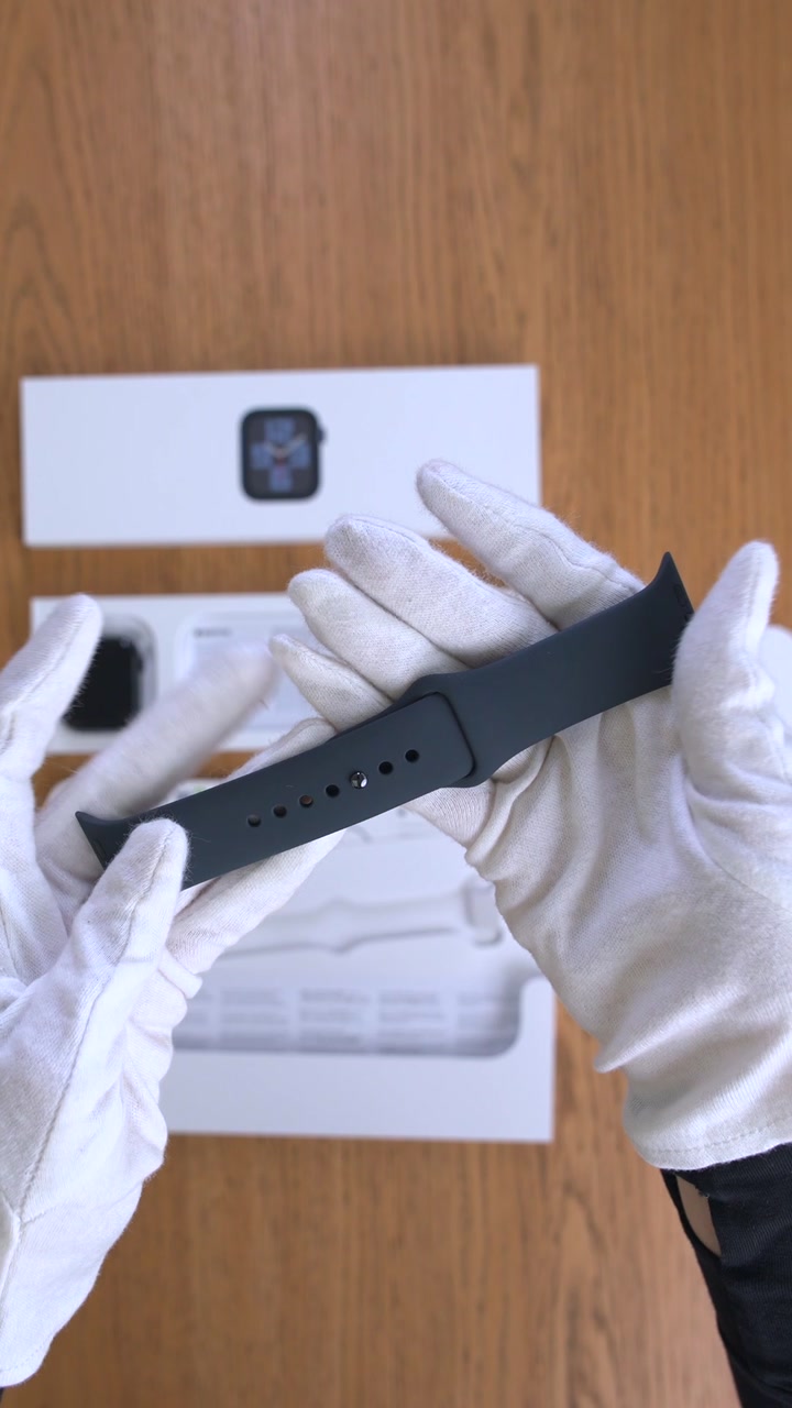 Apple Watch SE (2024) 44 мм Корпус из алюминия «Midnight» Спортивный ремешок S/M «Midnight»