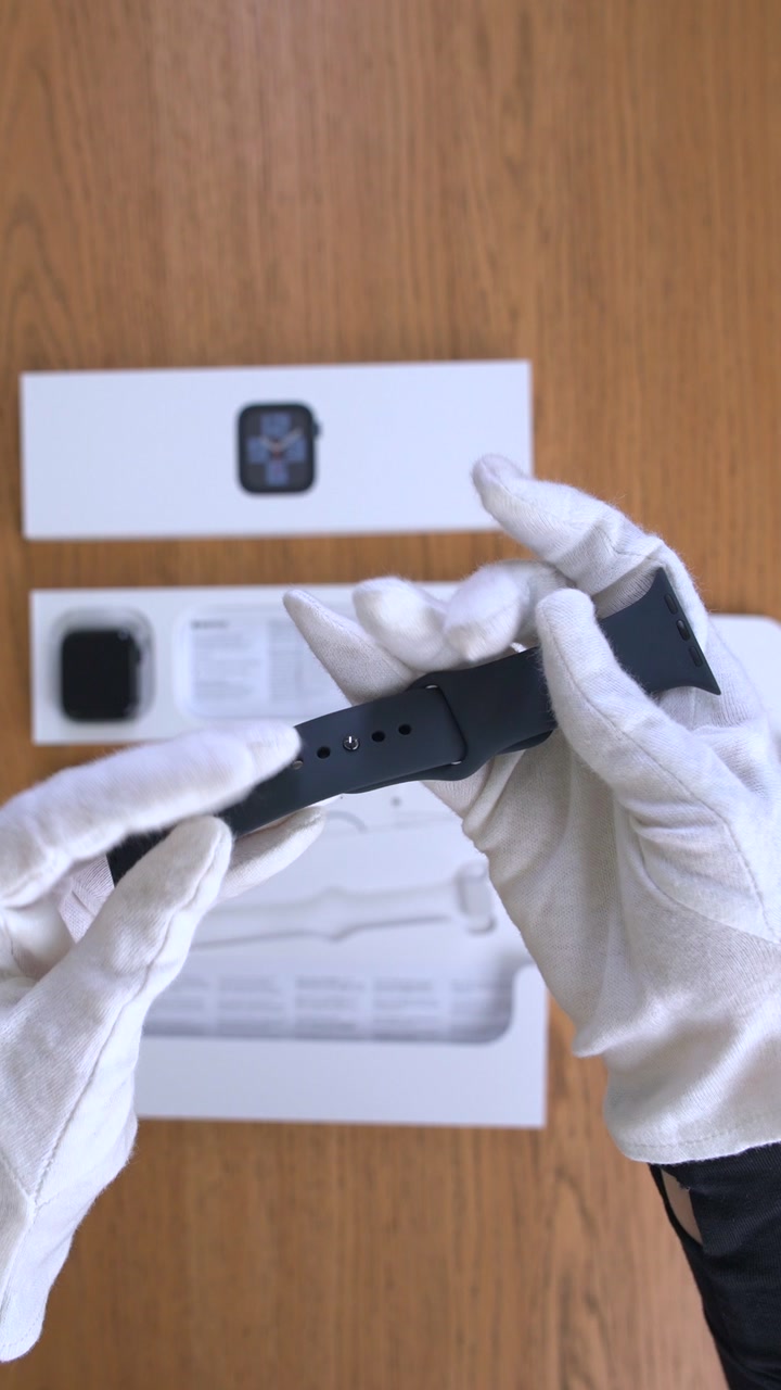 Apple Watch SE (2024) 44 мм Корпус из алюминия «Midnight» Спортивный ремешок S/M «Midnight»