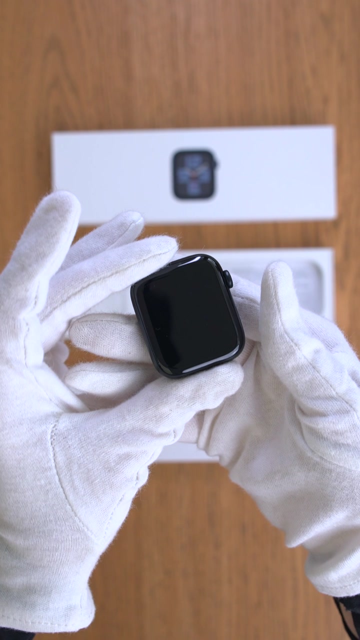 Apple Watch SE (2024) 44 мм Корпус из алюминия «Midnight» Спортивный ремешок S/M «Midnight»