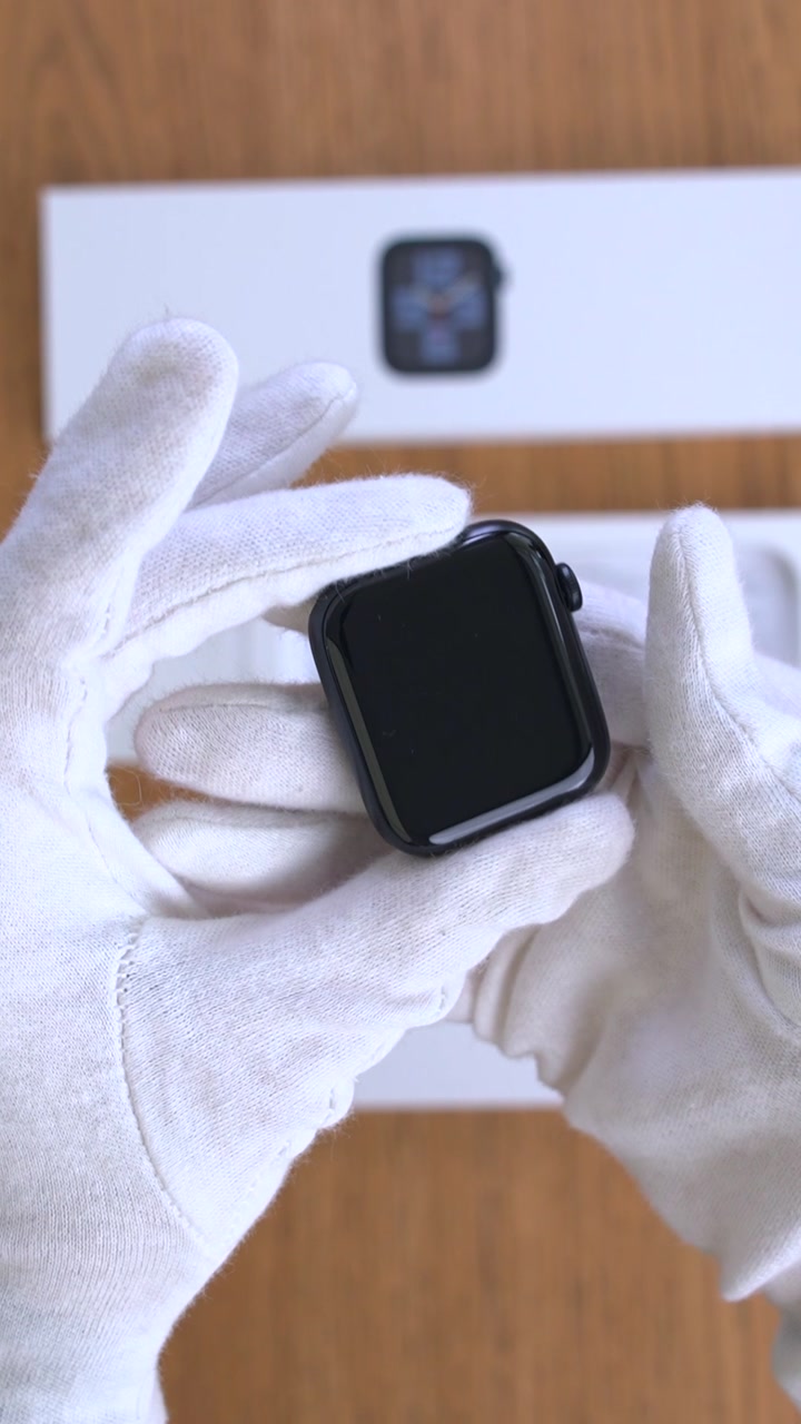 Apple Watch SE (2024) 44 мм Корпус из алюминия «Midnight» Спортивный ремешок S/M «Midnight»