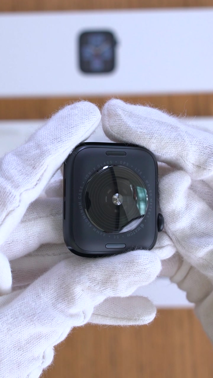 Apple Watch SE (2024) 44 мм Корпус из алюминия «Midnight» Спортивный ремешок S/M «Midnight»