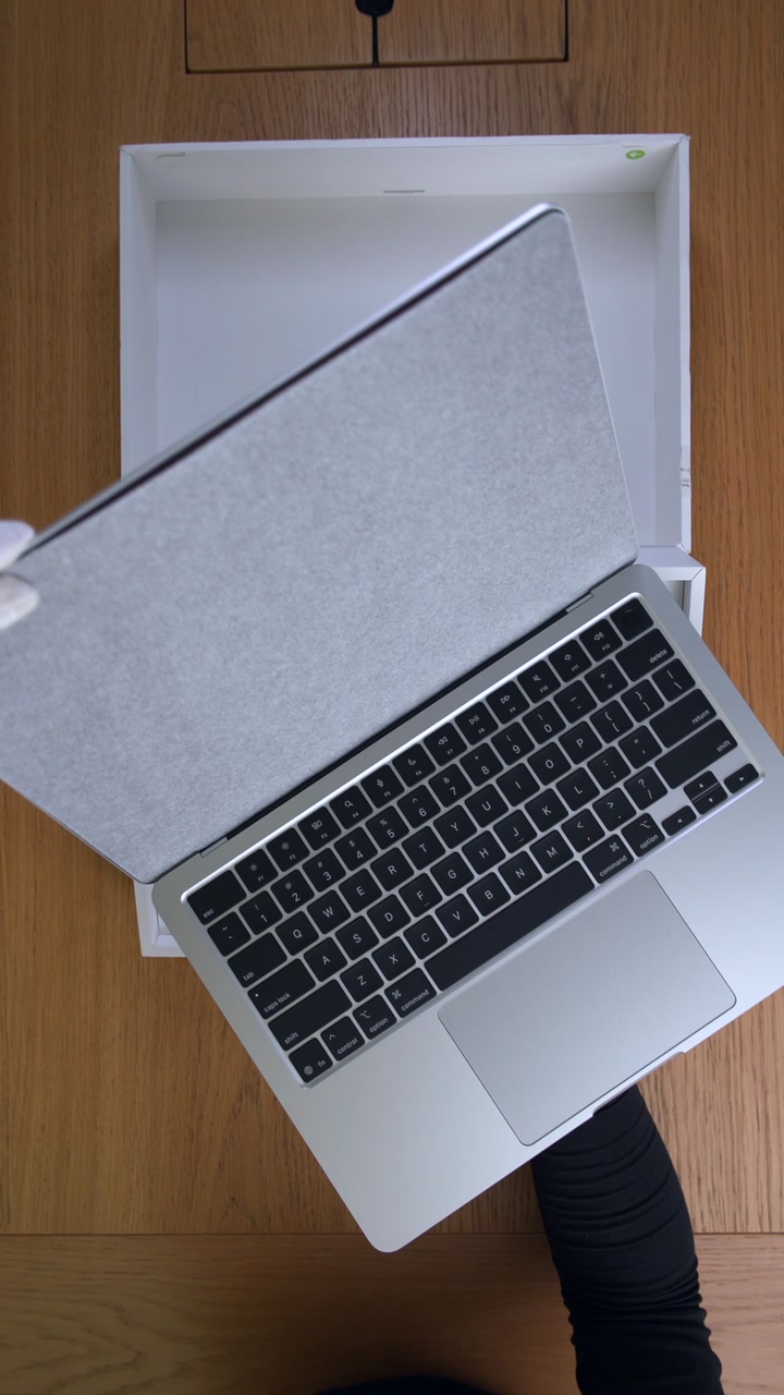 Apple MacBook Air 13 (2025) M4 (10CPU/8GPU/16GB/256GB) Silver (MW0W3)
