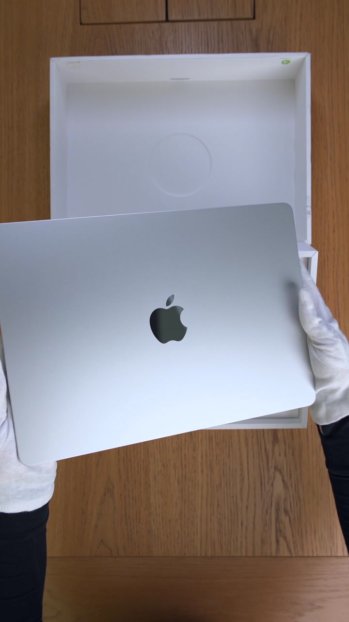 Apple MacBook Air 13 (2025) M4 (10CPU/8GPU/16GB/256GB) Silver (MW0W3)