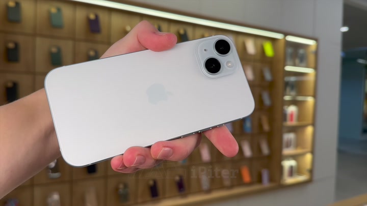 iPhone 15 Blue