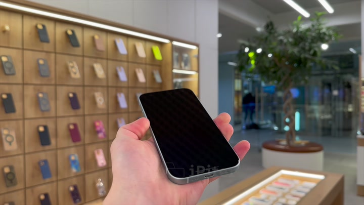 iPhone 15 Blue