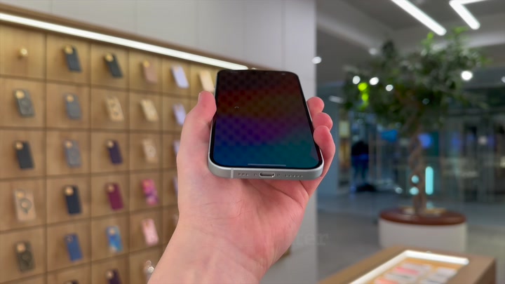 iPhone 15 Blue