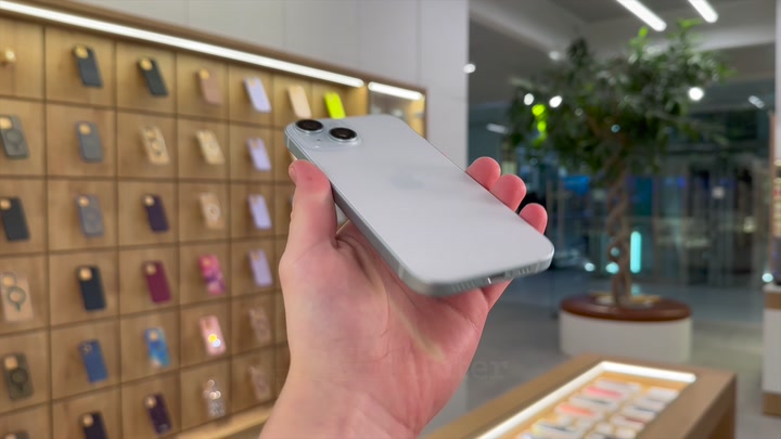 iPhone 15 Blue