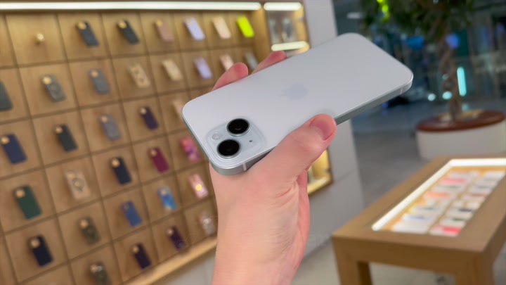 iPhone 15 Blue
