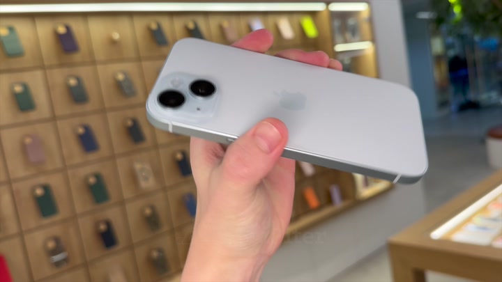 iPhone 15 Blue