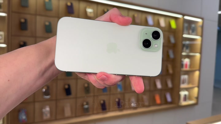 iPhone 15 Green