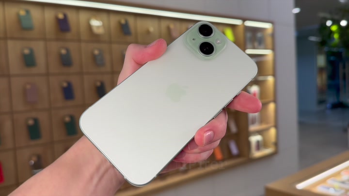 iPhone 15 Green