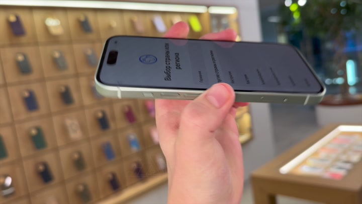iPhone 15 Green