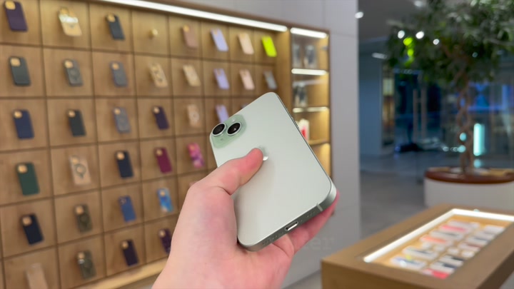 iPhone 15 Green