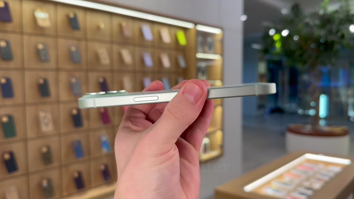 iPhone 15 Green