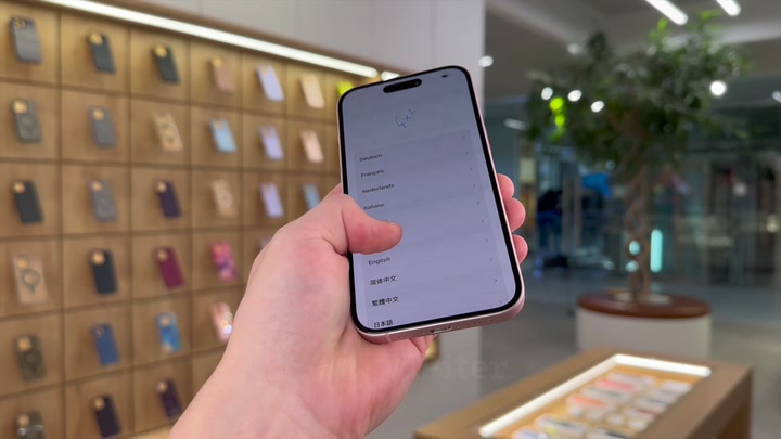 iPhone 15 Pink