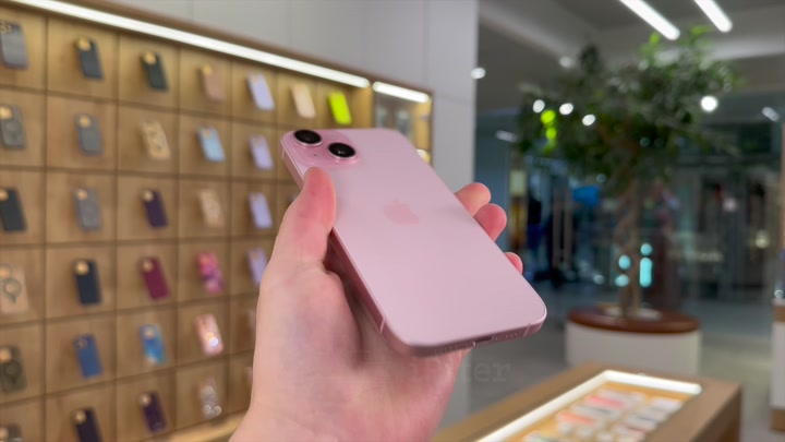 iPhone 15 Pink