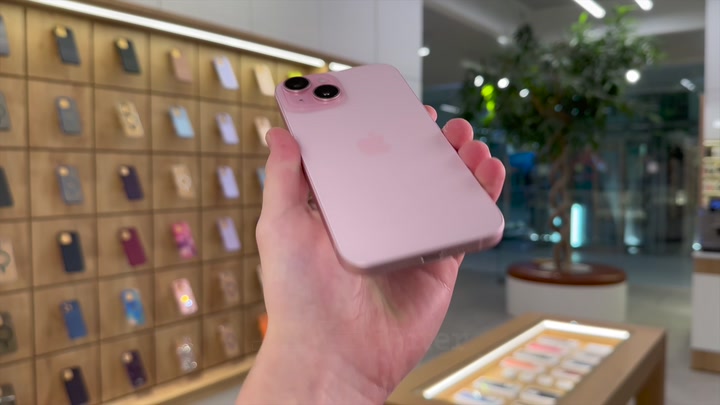 iPhone 15 Pink