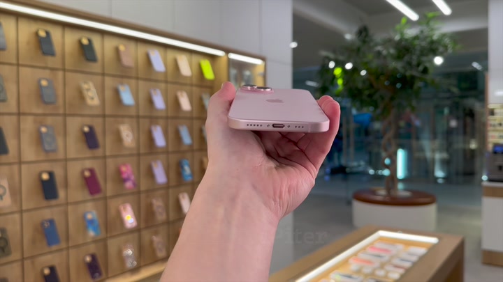 iPhone 15 Pink