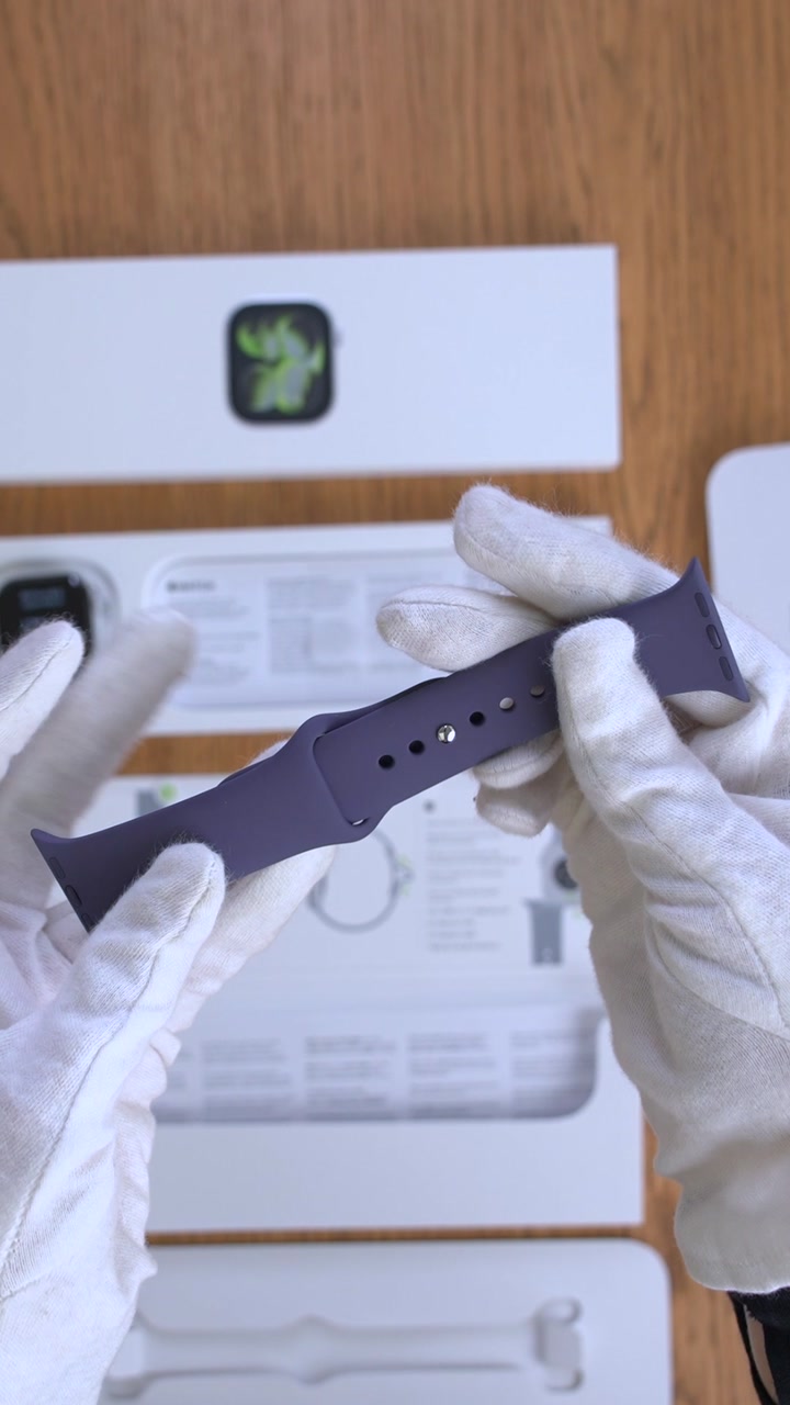 Apple Watch Series 11 42 мм Корпус из алюминия «Silver» Спортивный ремешок S/M «Purple Fog»