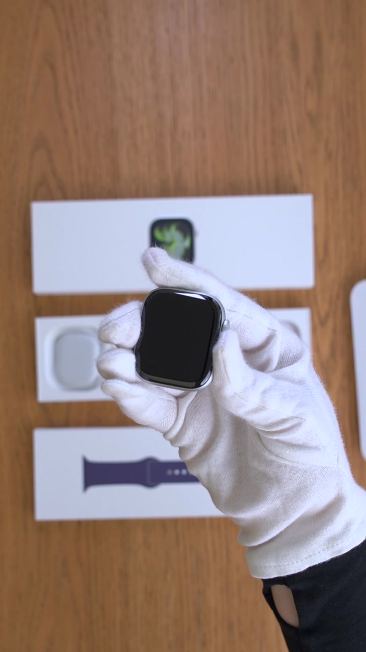 Apple Watch Series 11 42 мм Корпус из алюминия «Silver» Спортивный ремешок S/M «Purple Fog»