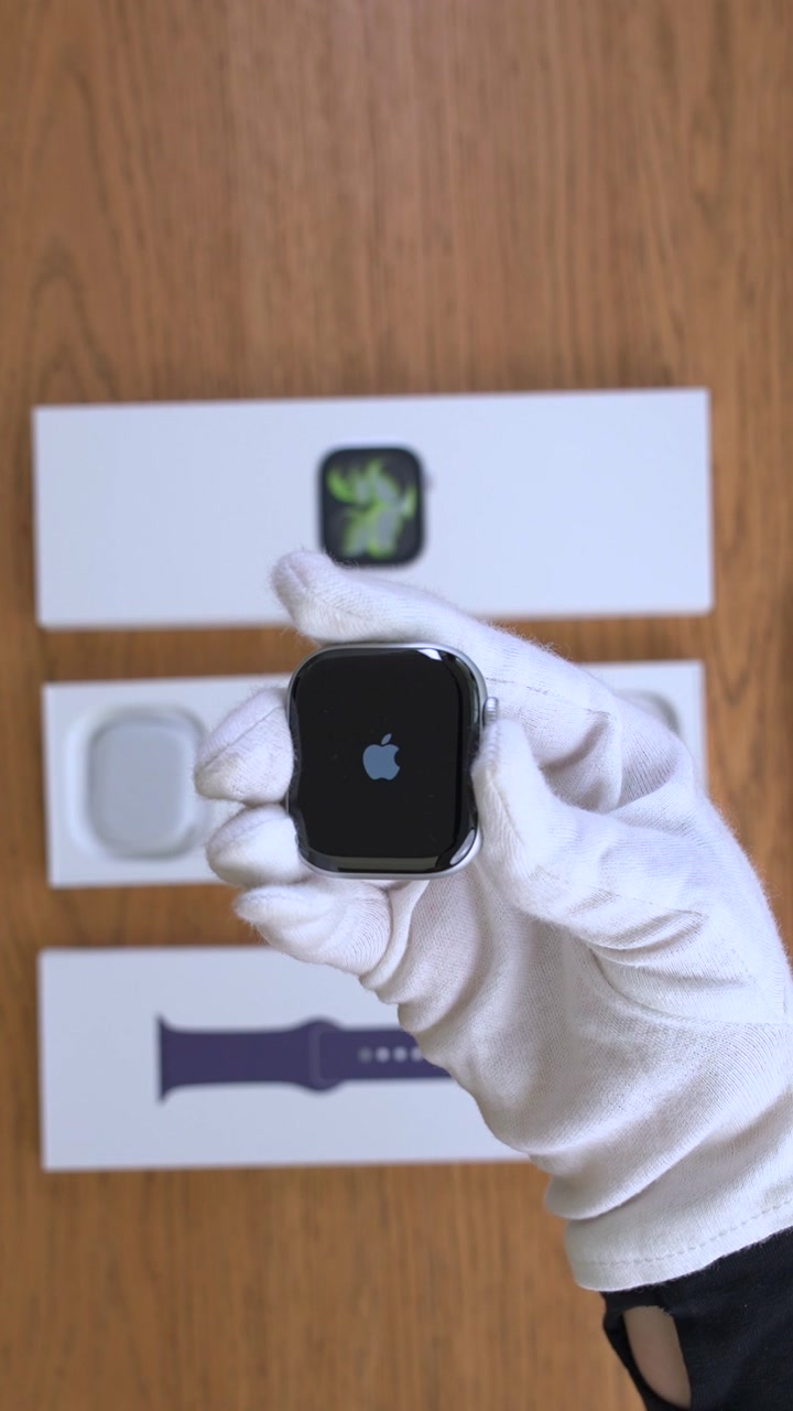 Apple Watch Series 11 42 мм Корпус из алюминия «Silver» Спортивный ремешок S/M «Purple Fog»