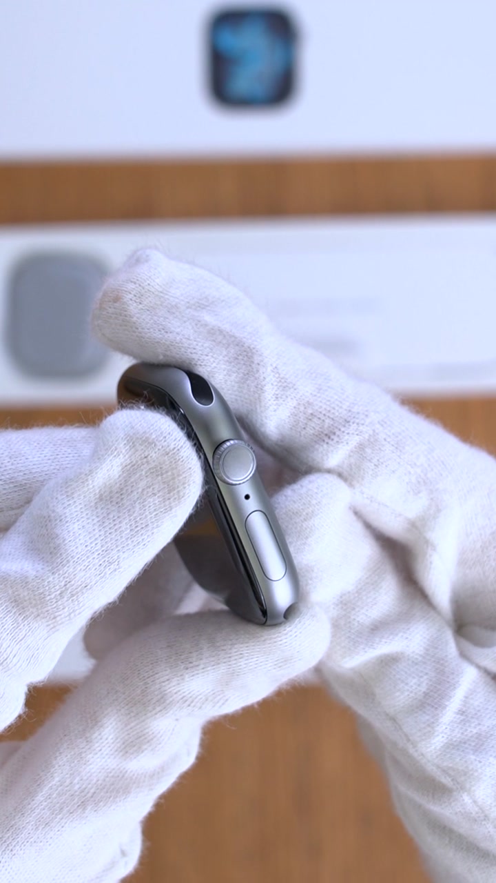 Apple Watch Series 11 46 мм Корпус из алюминия «Space Gray» Спортивный ремешок M/L «Black»