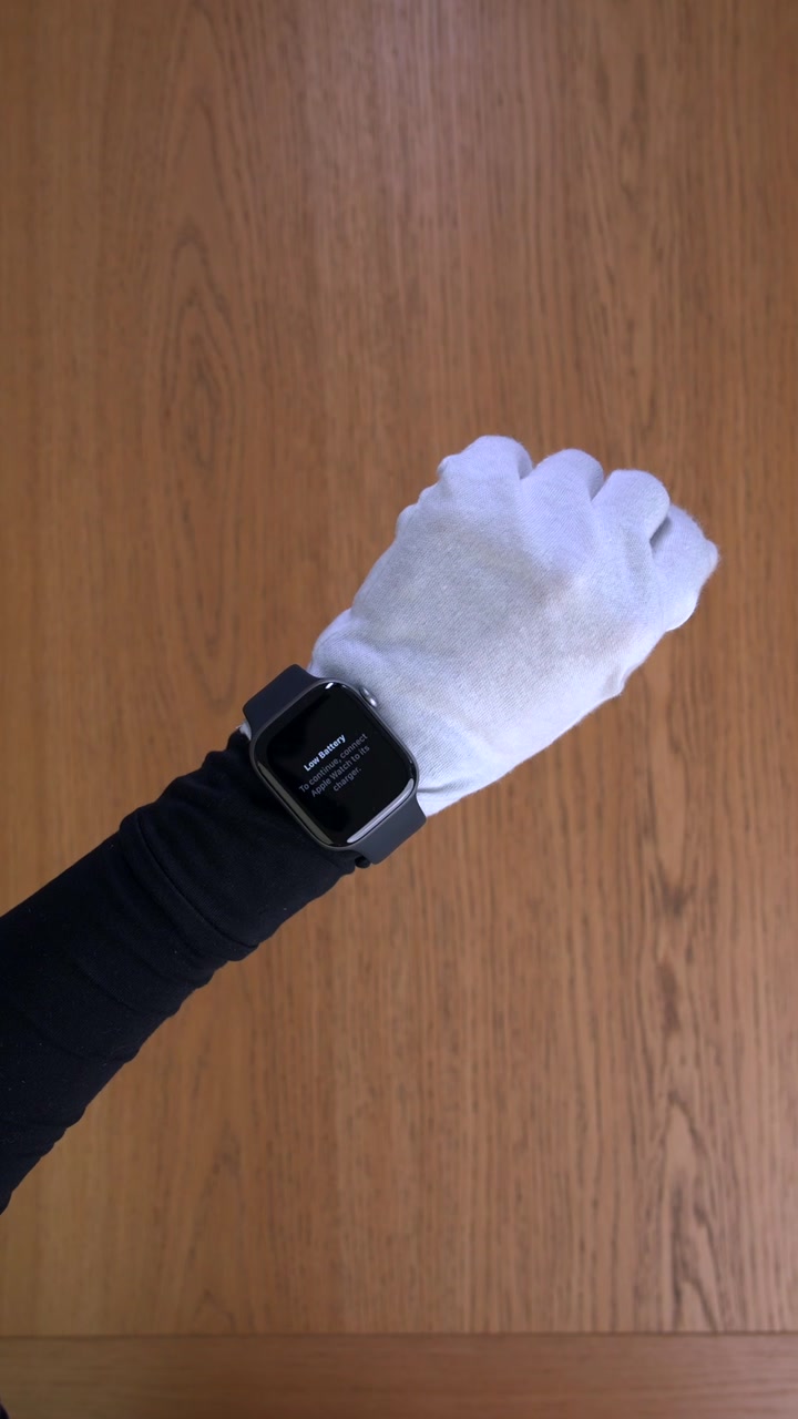 Apple Watch Series 11 46 мм Корпус из алюминия «Space Gray» Спортивный ремешок M/L «Black»