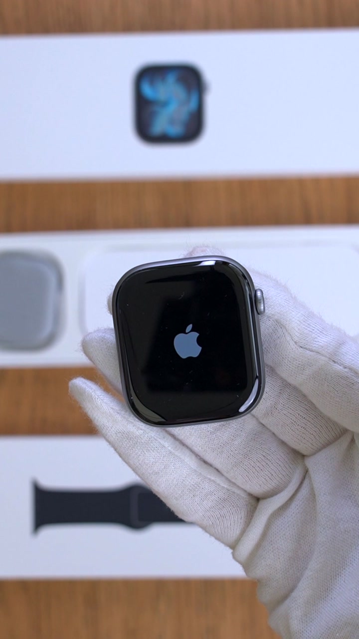 Apple Watch Series 11 46 мм Корпус из алюминия «Space Gray» Спортивный ремешок M/L «Black»