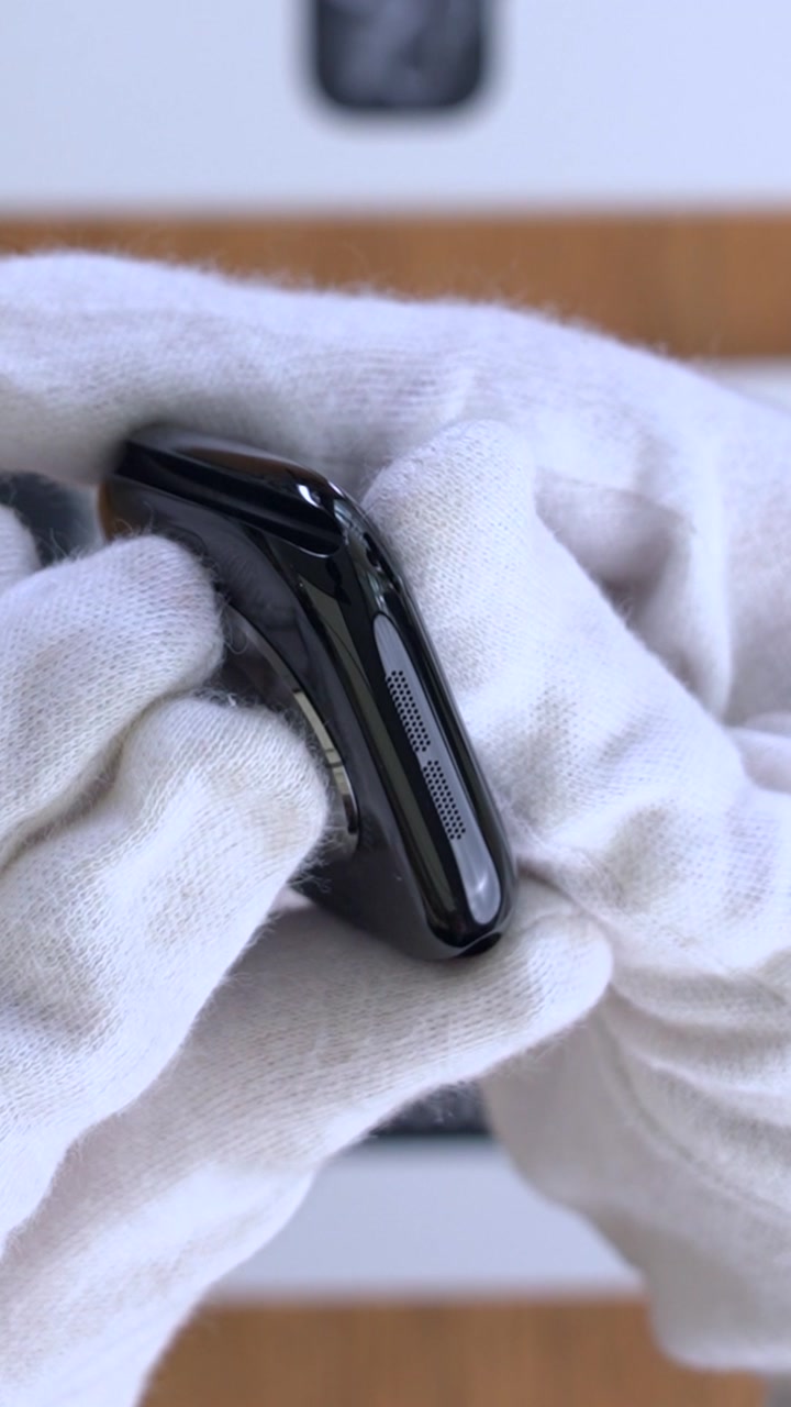 Apple Watch Series 11 46 мм Корпус из алюминия «Jet Black» Спортивный ремешок M/L «Black»