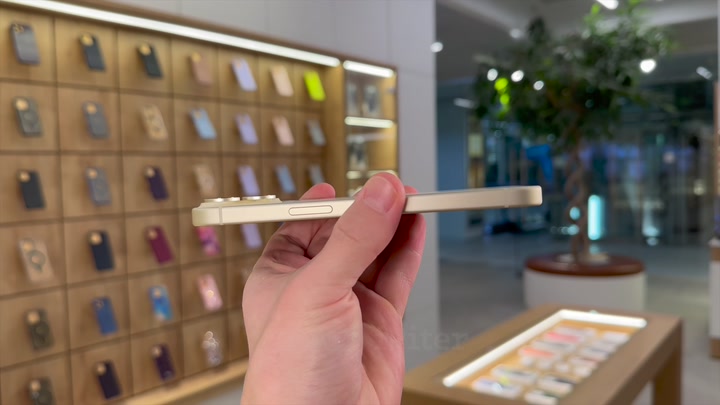 iPhone 15 Yellow