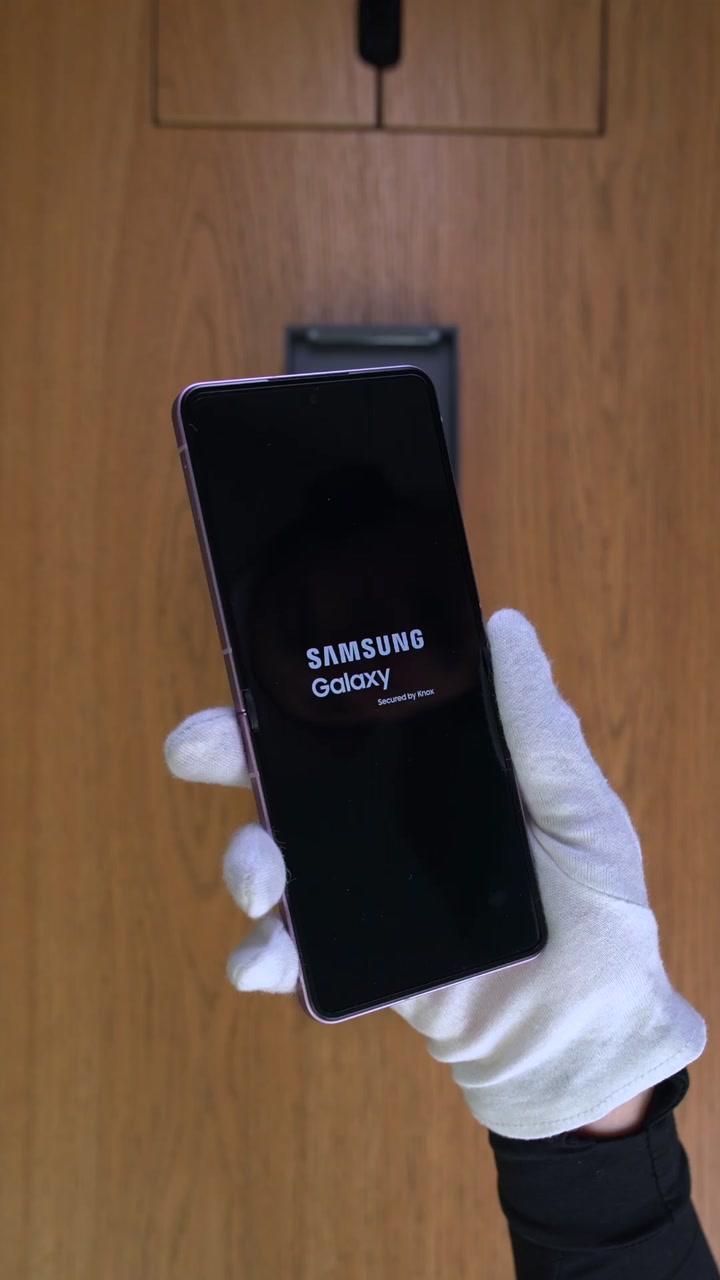 Смартфон Samsung Galaxy Z Flip 8 (Pink) SM-F776 (Nano-sim + eSim)