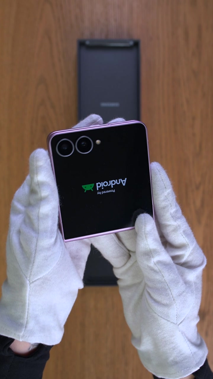 Смартфон Samsung Galaxy Z Flip 8 (Pink) SM-F776 (Nano-sim + eSim)
