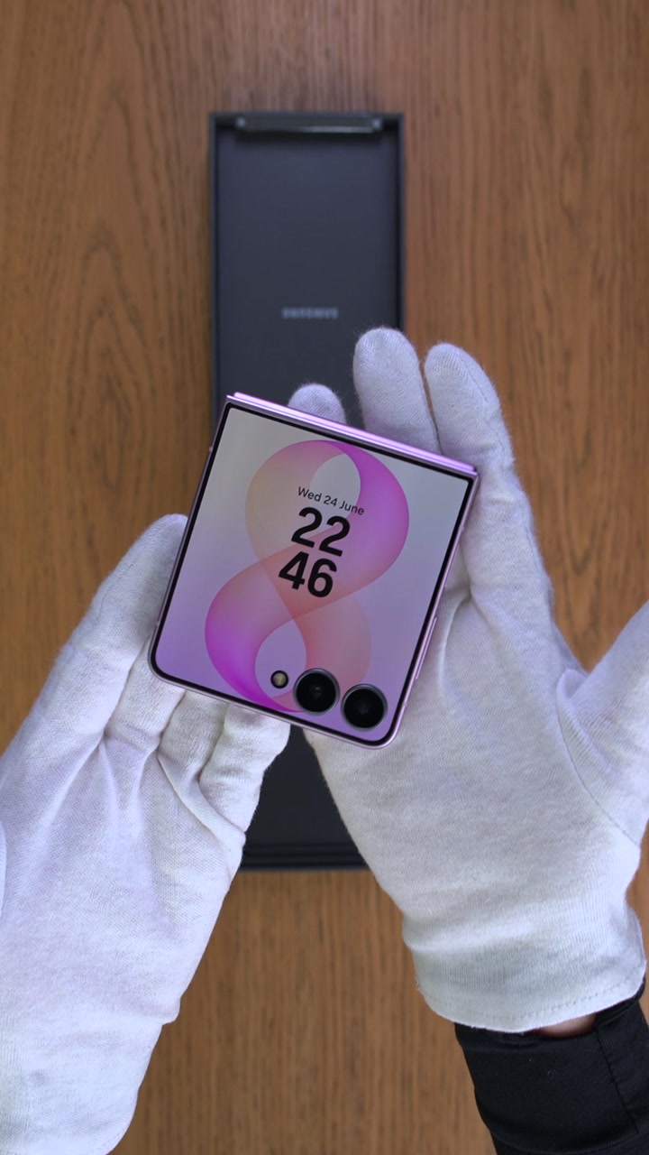 Смартфон Samsung Galaxy Z Flip 8 (Pink) SM-F776 (Nano-sim + eSim)