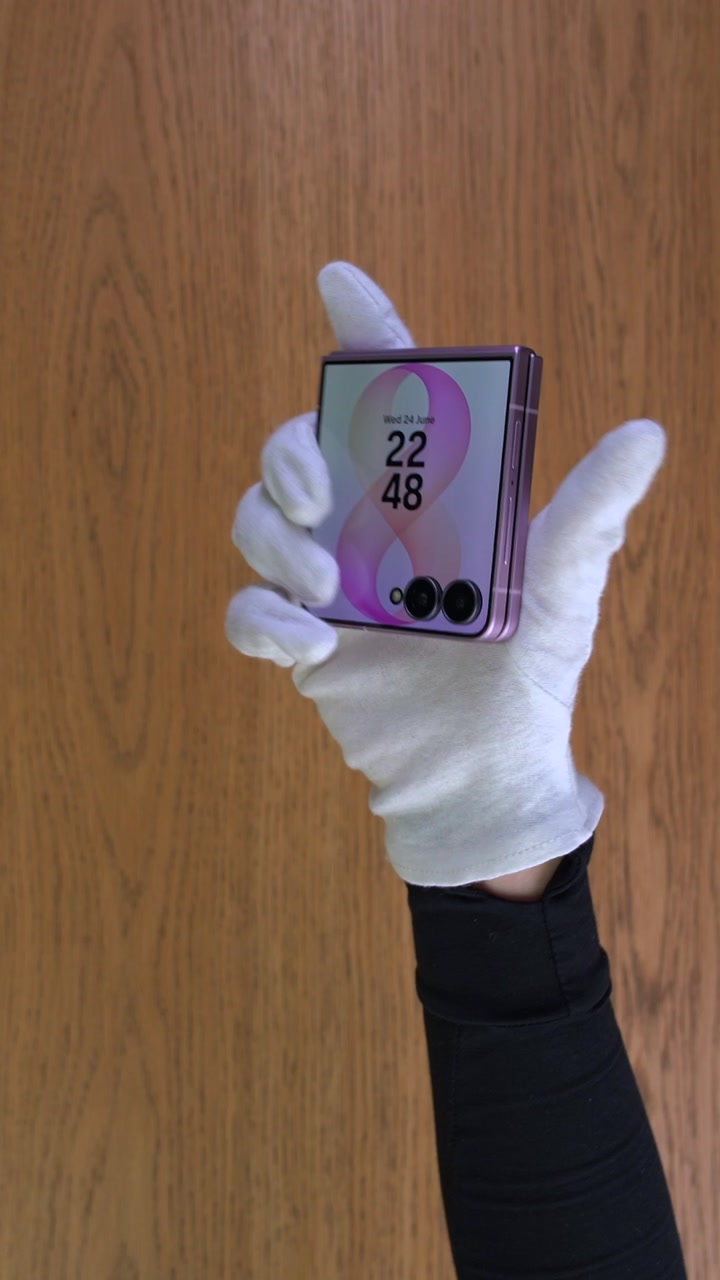 Смартфон Samsung Galaxy Z Flip 8 (Pink) SM-F776 (Nano-sim + eSim)