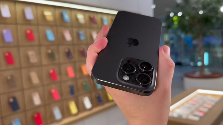 iPhone 15 Pro Black Titanium
