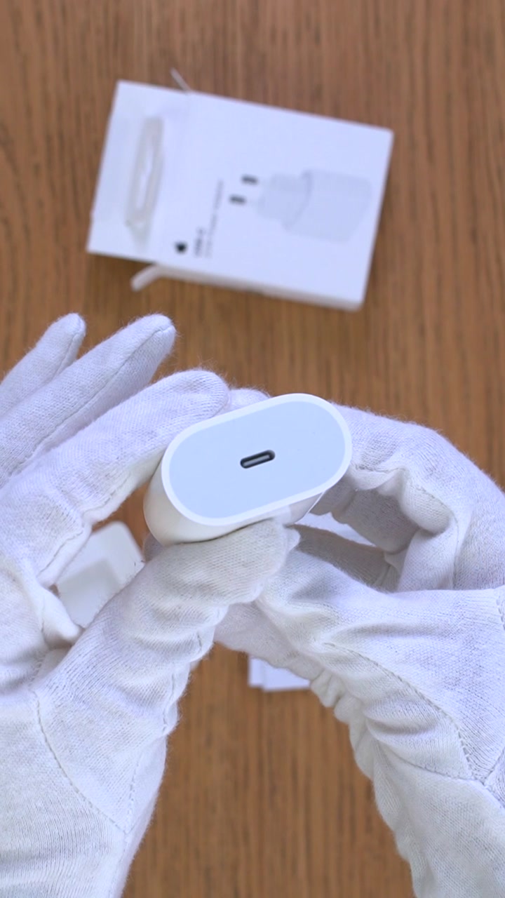 Адаптер Apple 20W